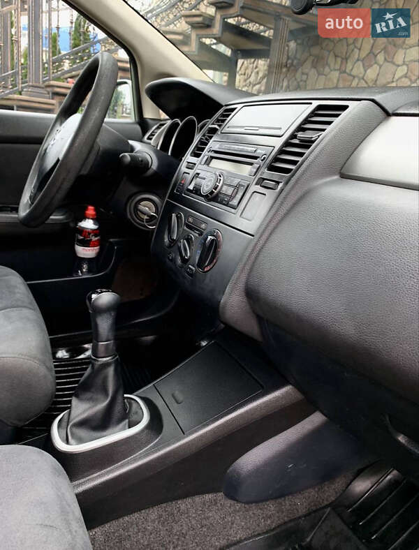 Седан Nissan TIIDA 2008 в Тернополі