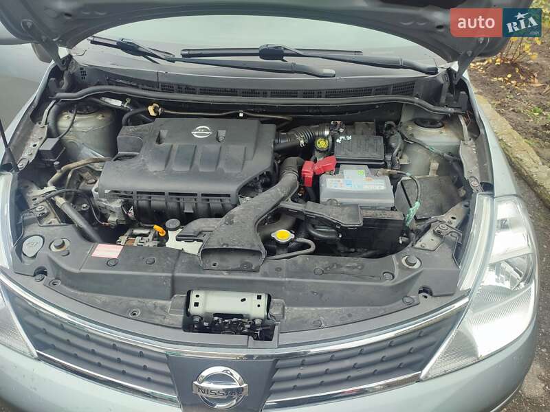 Хетчбек Nissan TIIDA 2009 в Рокитному