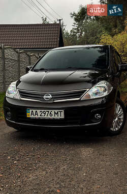 Хэтчбек Nissan TIIDA 2012 в Киеве