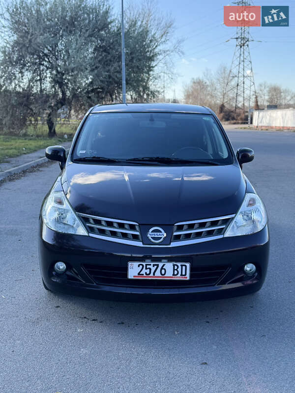 Хэтчбек Nissan TIIDA 2011 в Киеве