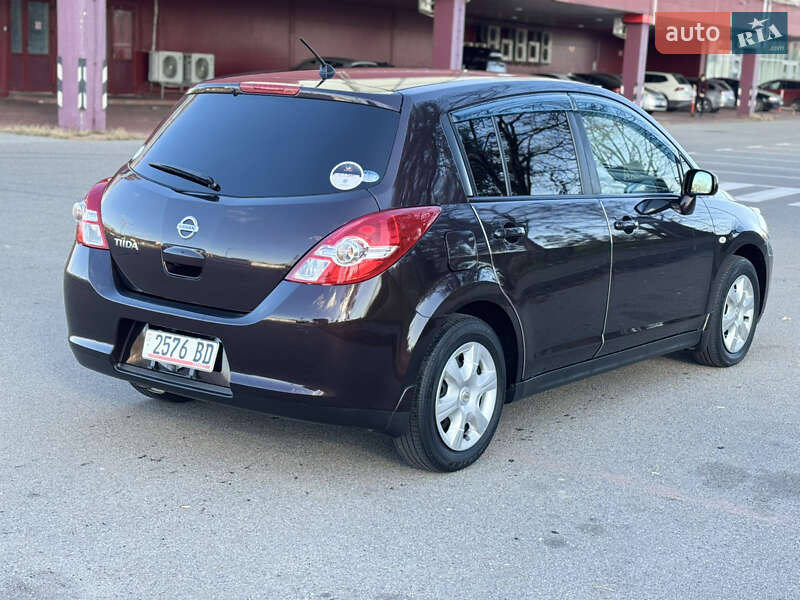 Хэтчбек Nissan TIIDA 2011 в Киеве