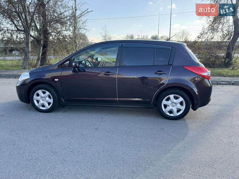 Хэтчбек Nissan TIIDA 2011 в Киеве