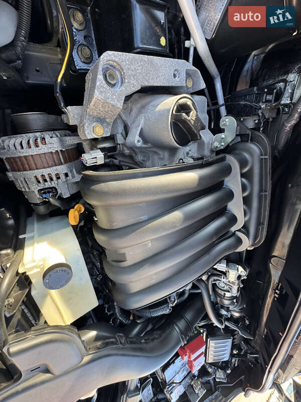 Хэтчбек Nissan TIIDA 2011 в Киеве