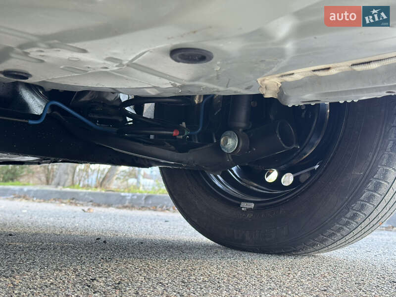 Хэтчбек Nissan TIIDA 2011 в Киеве