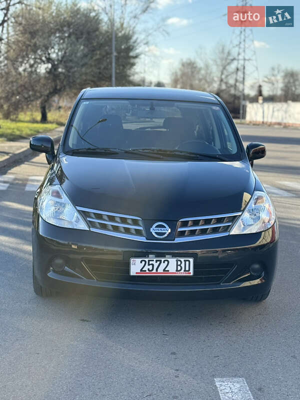 Хэтчбек Nissan TIIDA 2010 в Киеве