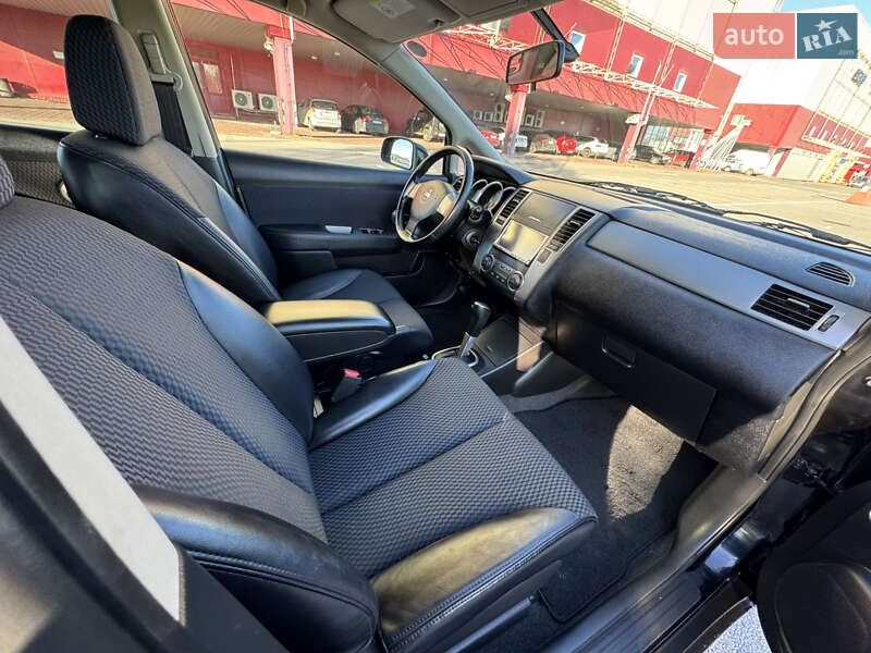 Хэтчбек Nissan TIIDA 2010 в Киеве