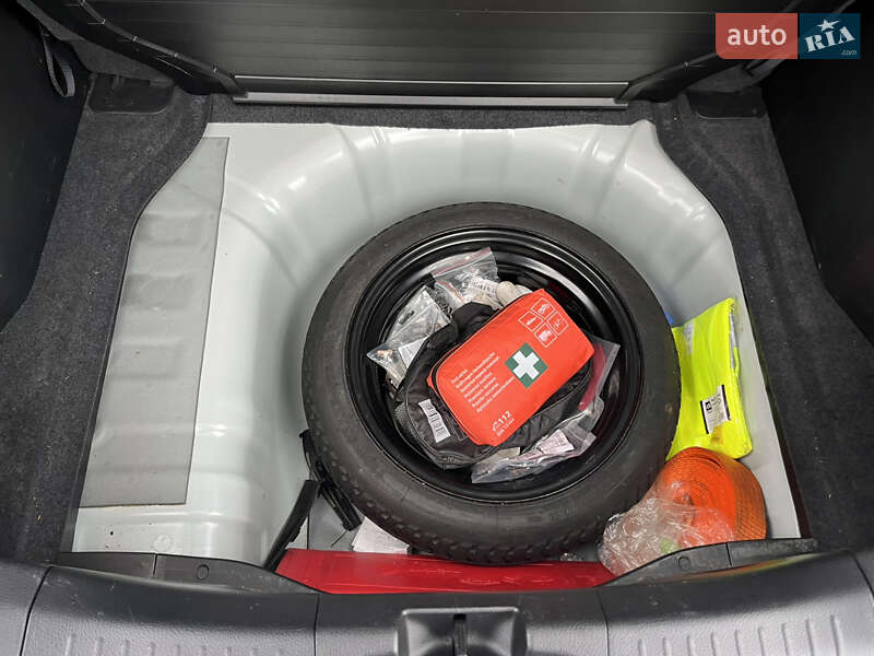 Хэтчбек Nissan TIIDA 2010 в Белой Церкви