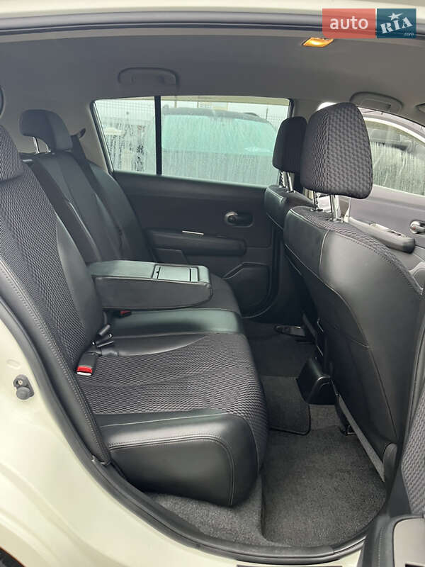 Хэтчбек Nissan TIIDA 2010 в Белой Церкви