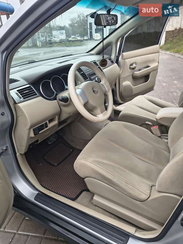 Хэтчбек Nissan TIIDA 2008 в Тернополе