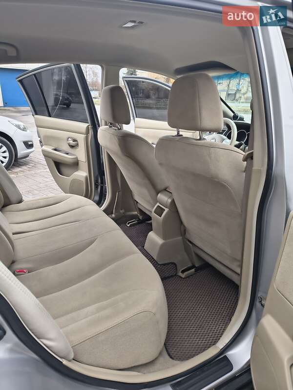 Хэтчбек Nissan TIIDA 2008 в Тернополе