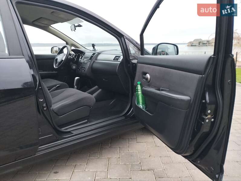 Хэтчбек Nissan TIIDA 2008 в Николаеве