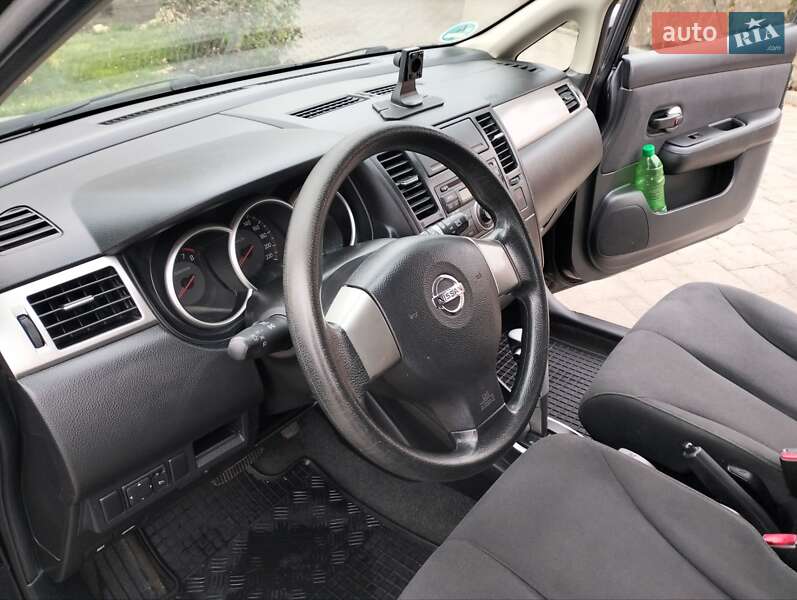 Хэтчбек Nissan TIIDA 2008 в Николаеве