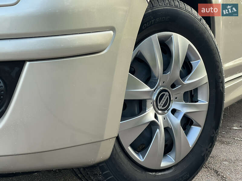 Седан Nissan TIIDA 2010 в Житомире