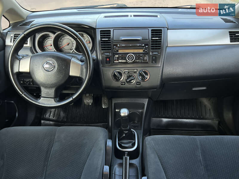 Седан Nissan TIIDA 2010 в Житомире