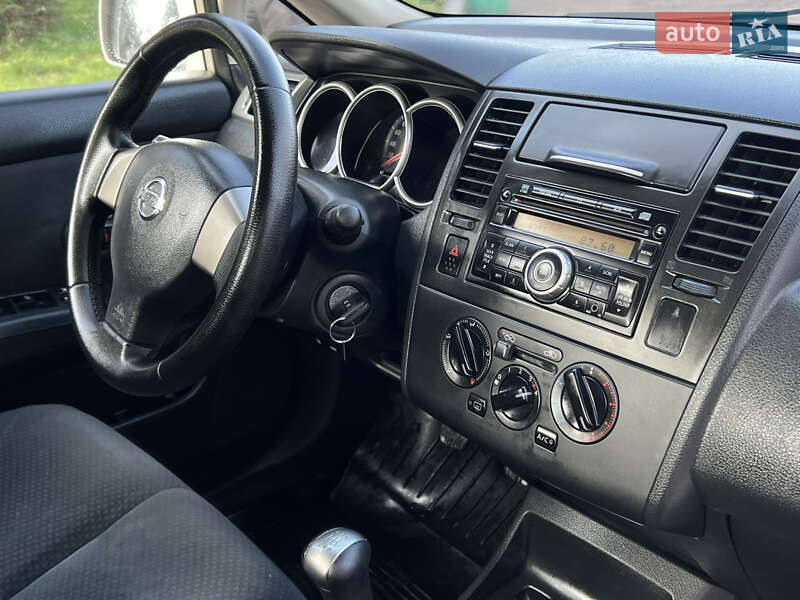 Седан Nissan TIIDA 2010 в Житомире