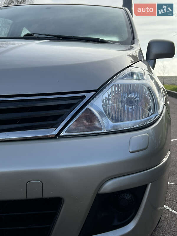 Седан Nissan TIIDA 2010 в Житомире