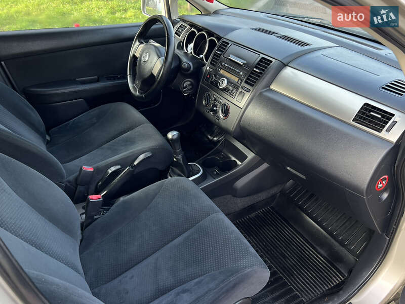 Седан Nissan TIIDA 2010 в Житомире