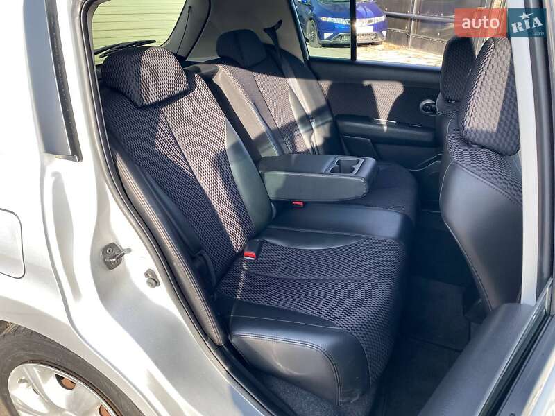 Хэтчбек Nissan TIIDA 2010 в Киеве фото 11 Хэтчбек Nissan TIIDA 2010 в Киеве