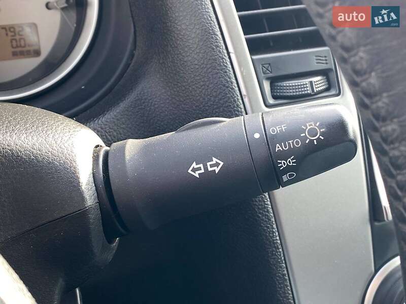 Хэтчбек Nissan TIIDA 2010 в Киеве фото 21 Хэтчбек Nissan TIIDA 2010 в Киеве