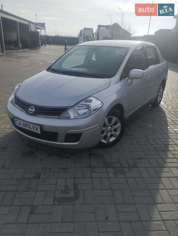 Седан Nissan TIIDA 2010 в Черкассах