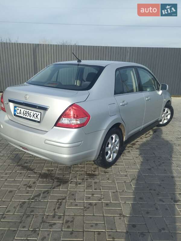 Седан Nissan TIIDA 2010 в Черкассах