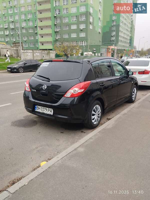 Хэтчбек Nissan TIIDA 2010 в Одессе