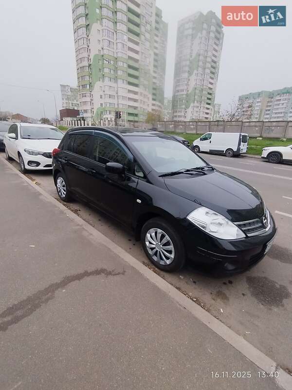 Хэтчбек Nissan TIIDA 2010 в Одессе