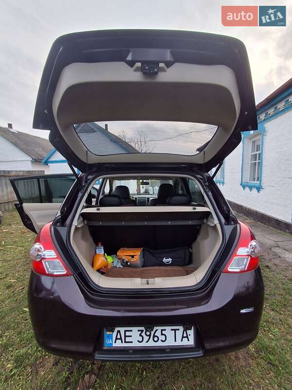 Хэтчбек Nissan TIIDA 2011 в Звенигородке