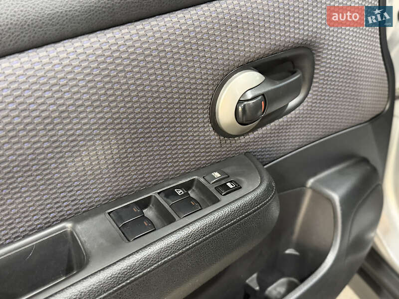 Хэтчбек Nissan TIIDA 2008 в Одессе