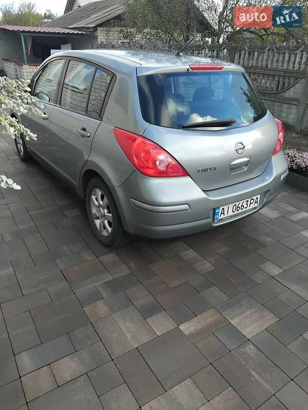 Хэтчбек Nissan TIIDA 2009 в Малине