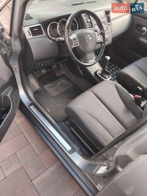 Хэтчбек Nissan TIIDA 2009 в Малине