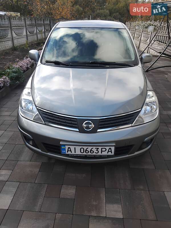 Хэтчбек Nissan TIIDA 2009 в Малине