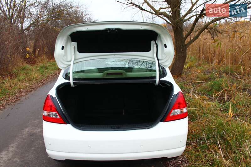 Седан Nissan TIIDA 2007 в Белой Церкви