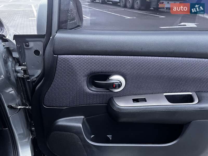 Хэтчбек Nissan TIIDA 2007 в Виннице фото 17 Хэтчбек Nissan TIIDA 2007 в Виннице