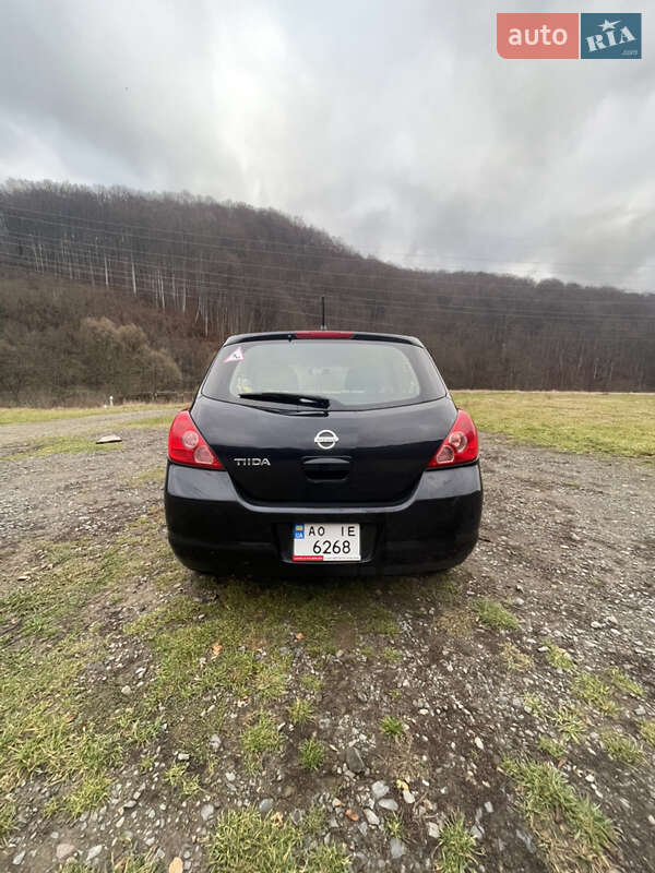 Хэтчбек Nissan TIIDA 2008 в Сваляве