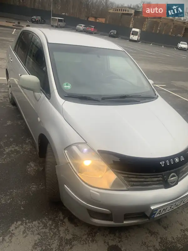 Nissan TIIDA