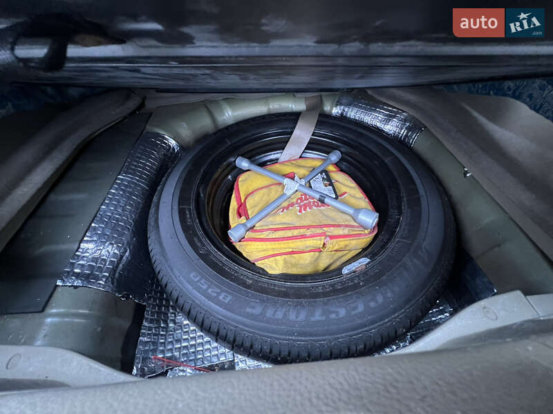 Хэтчбек Nissan TIIDA 2008 в Хмельницком