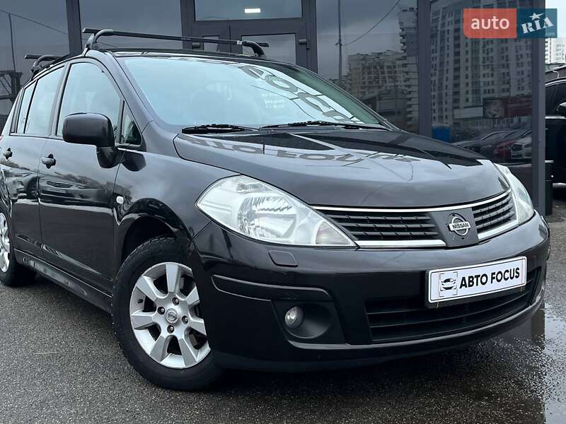 Хэтчбек Nissan TIIDA 2010 в Киеве