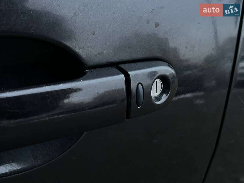 Хэтчбек Nissan TIIDA 2010 в Киеве