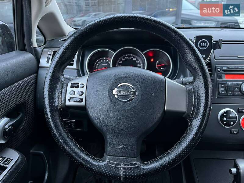 Хэтчбек Nissan TIIDA 2010 в Киеве