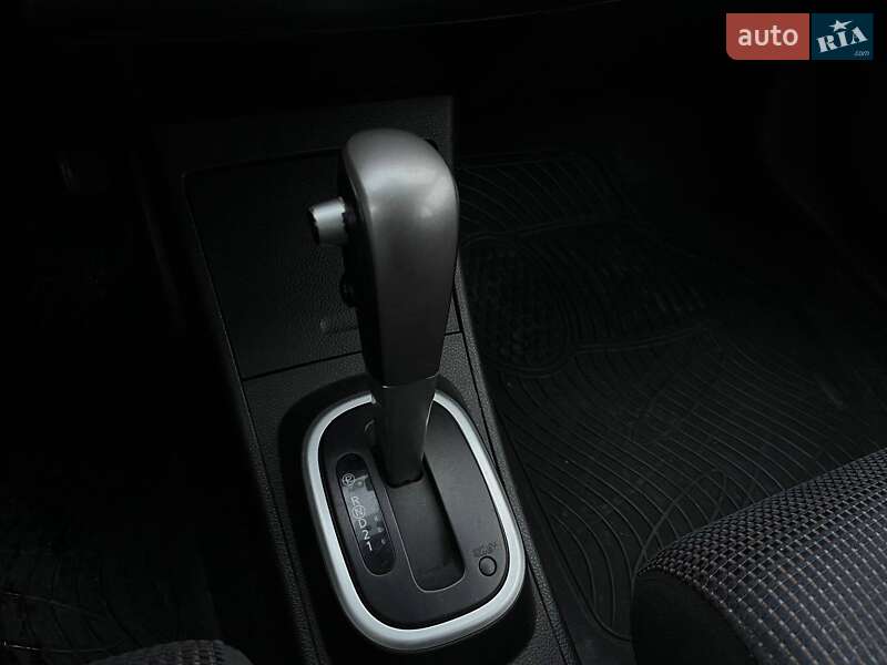 Хэтчбек Nissan TIIDA 2010 в Киеве