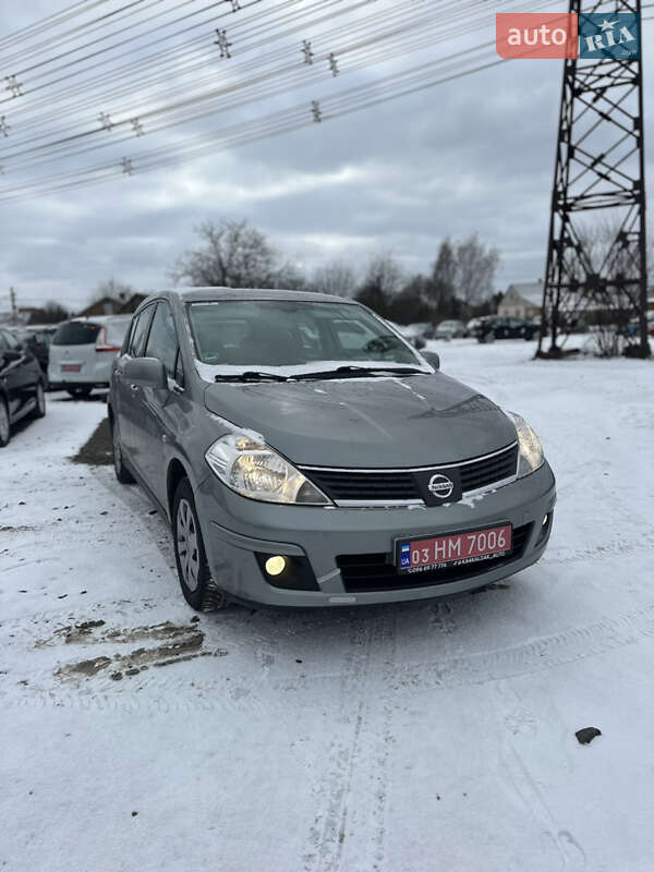 Хэтчбек Nissan TIIDA 2010 в Луцке