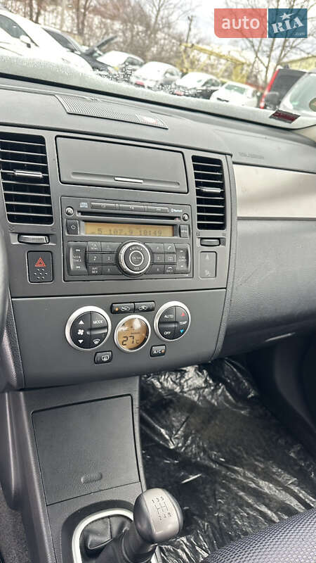 Хэтчбек Nissan TIIDA 2010 в Луцке