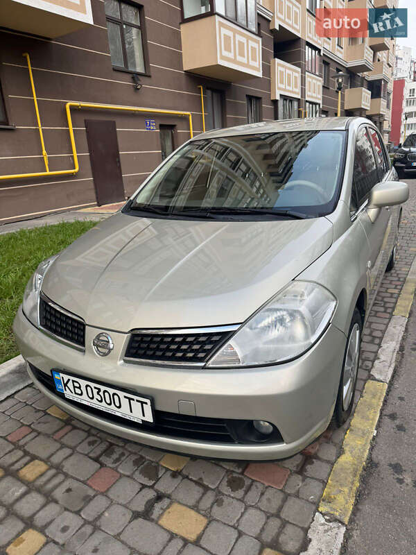 Nissan TIIDA 2007