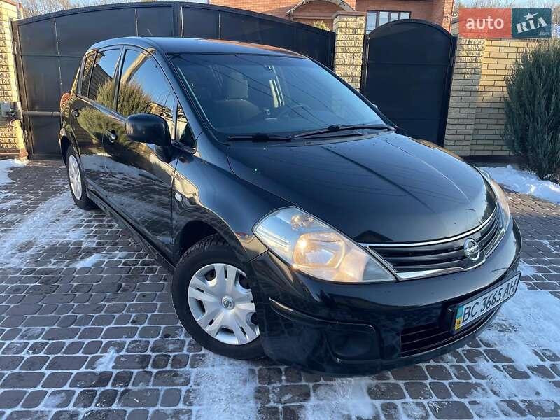 Хэтчбек Nissan TIIDA 2011 в Шептицькому