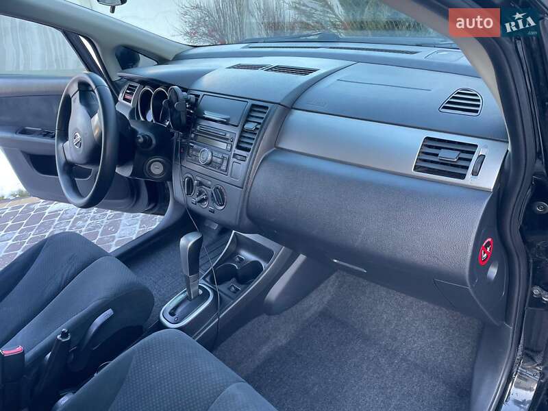 Хэтчбек Nissan TIIDA 2011 в Шептицькому