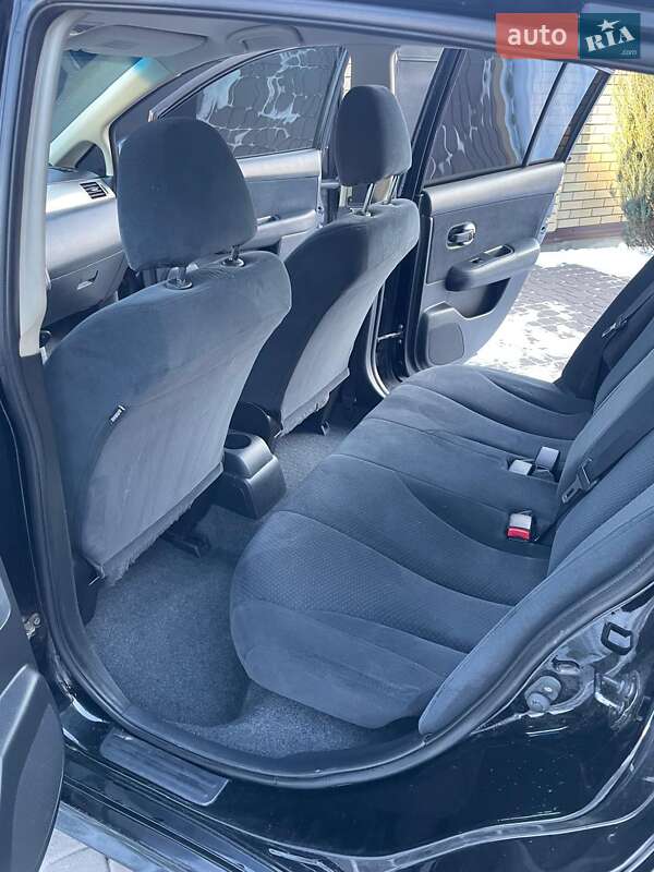 Хэтчбек Nissan TIIDA 2011 в Шептицькому