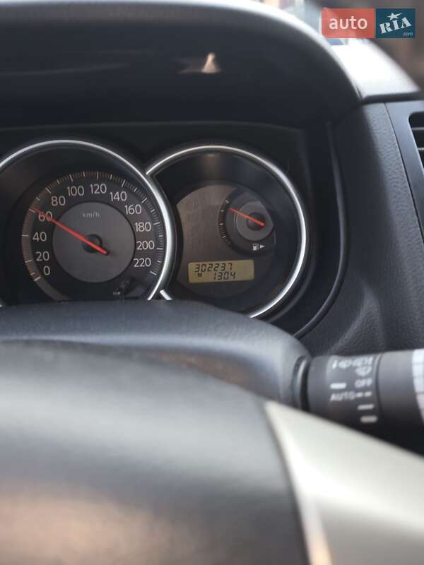 Хэтчбек Nissan TIIDA 2008 в Киеве фото 5 Хэтчбек Nissan TIIDA 2008 в Киеве