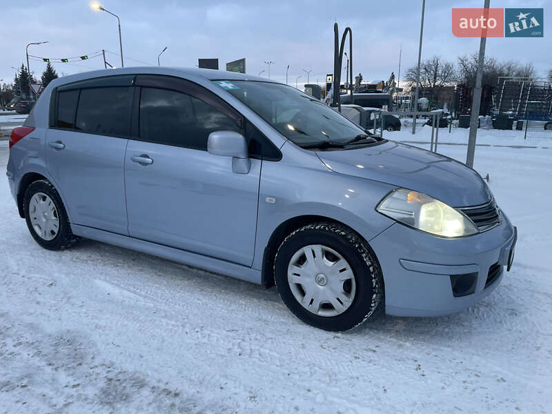 Хетчбек Nissan TIIDA 2011 в Дніпрі