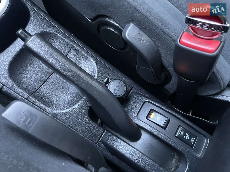 Хетчбек Nissan TIIDA 2011 в Дніпрі